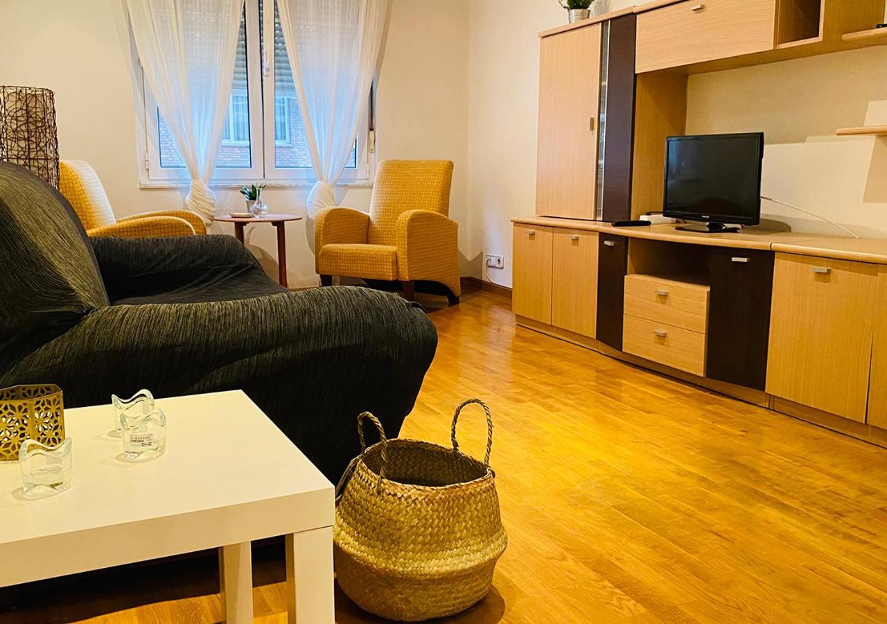 Piso 3 Habitaciones Al Lado Del Auditorio Y A 5 Min De Oviedo Centro エクステリア 写真